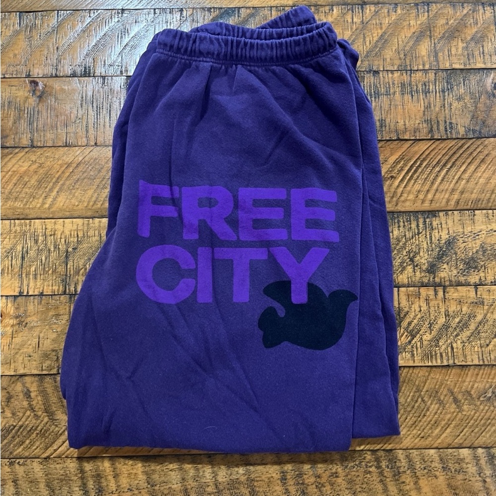 Purple free city sweatpants